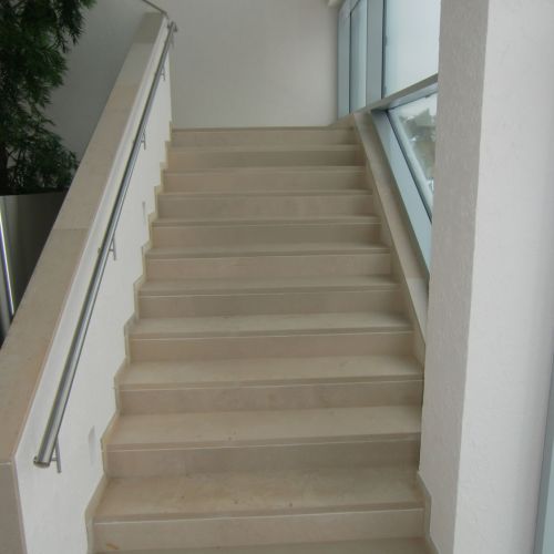 SolnhoferTreppe-innen.JPG